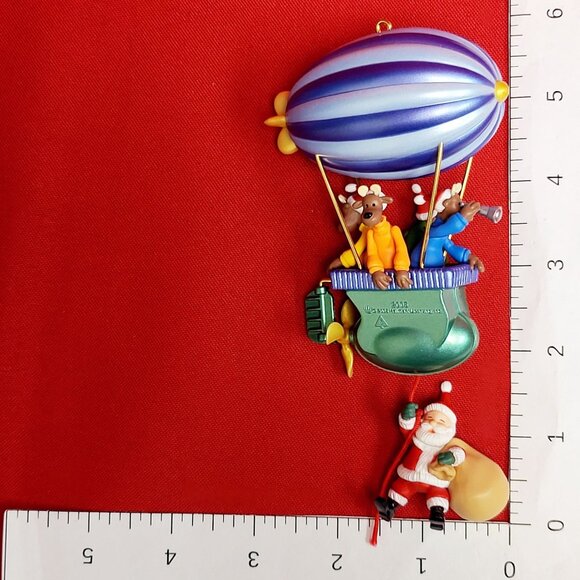 Hallmark  Kris and the Kringles Magic Movement 2005 Christmas Ornament - Picture 11 of 12